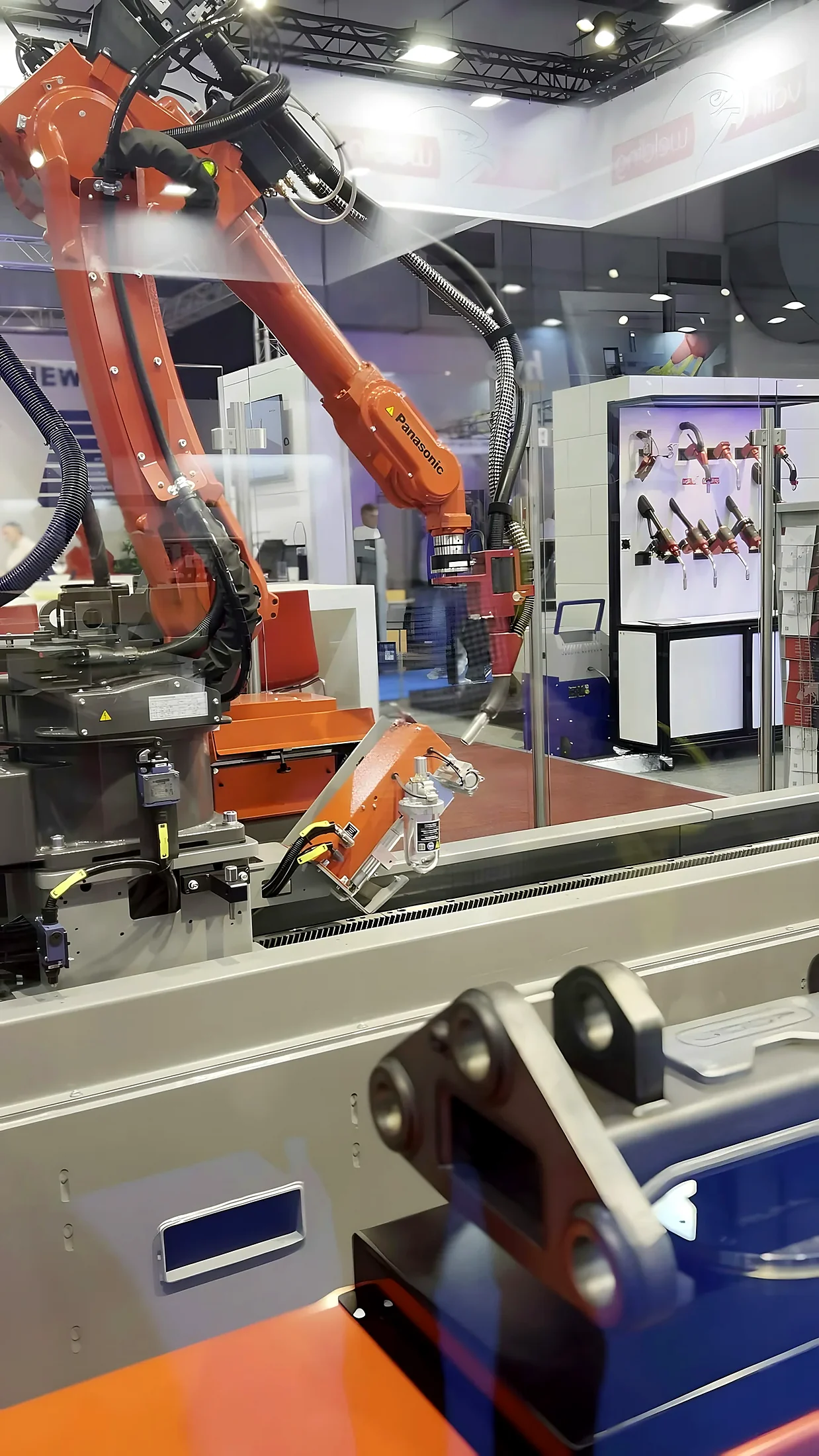 Industrial robot working within a safeguarded automated cell