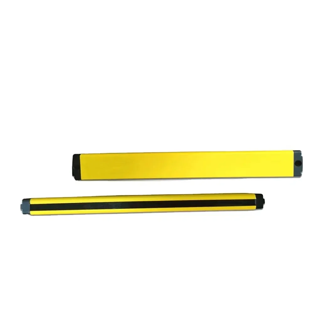 Safety light curtain protecting an industrial machine access point
