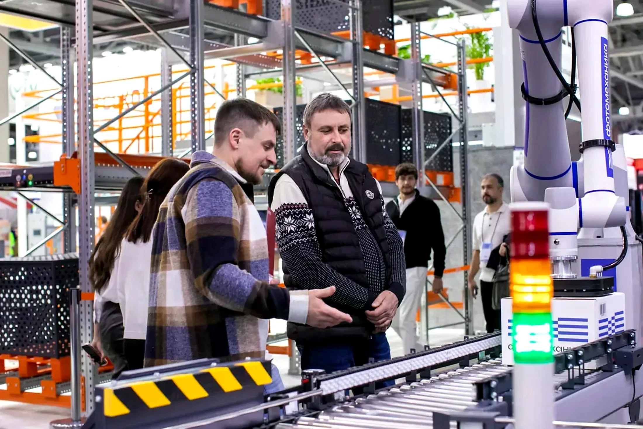 Automated warehouse conveyor and sorting system